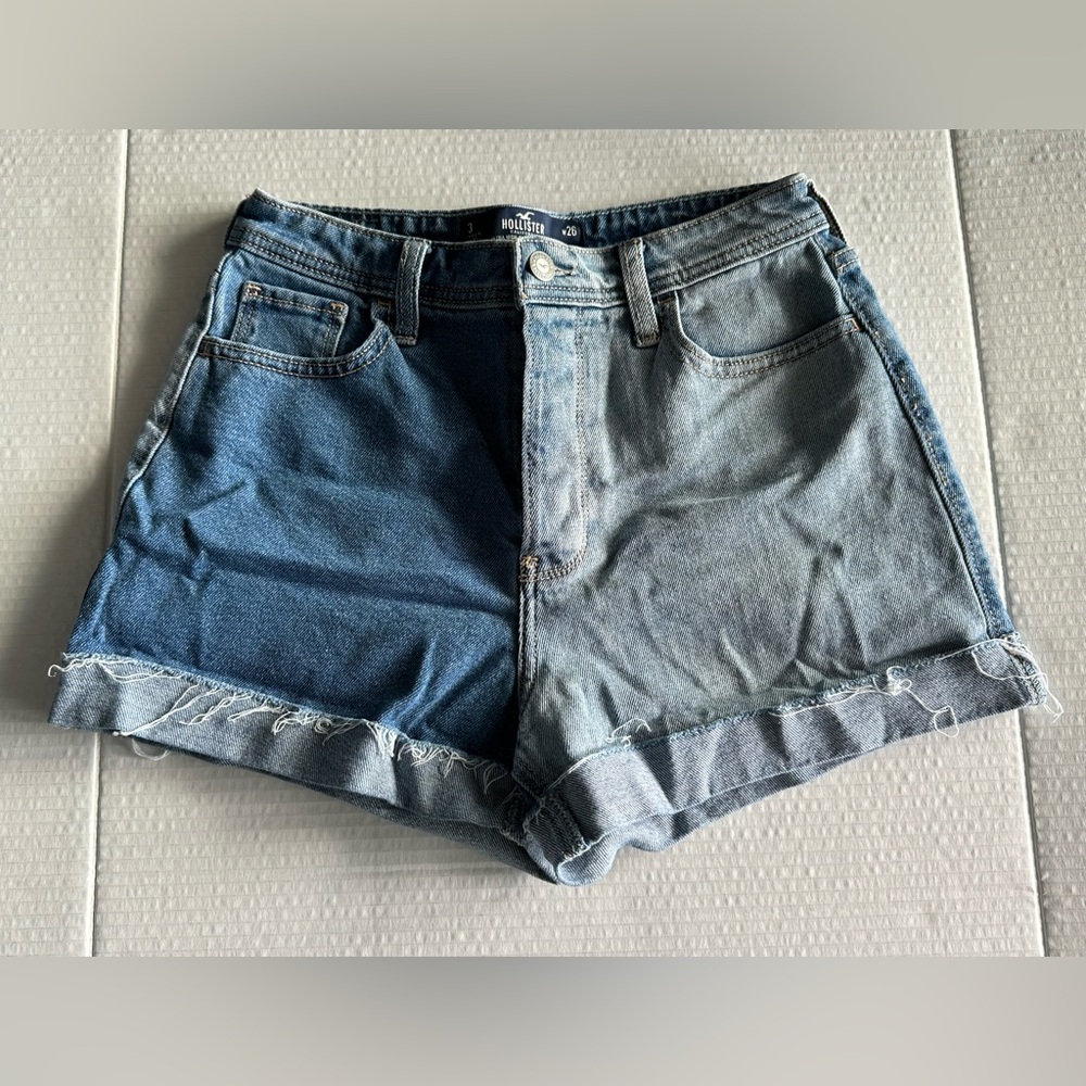 Hollister womens ultra high rise mom short 3”